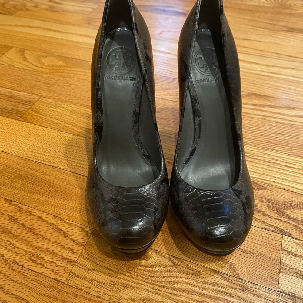 NWOT Tory Burch Jude Platform Pumps - Black/Grey Snakeskin Leather 7.5